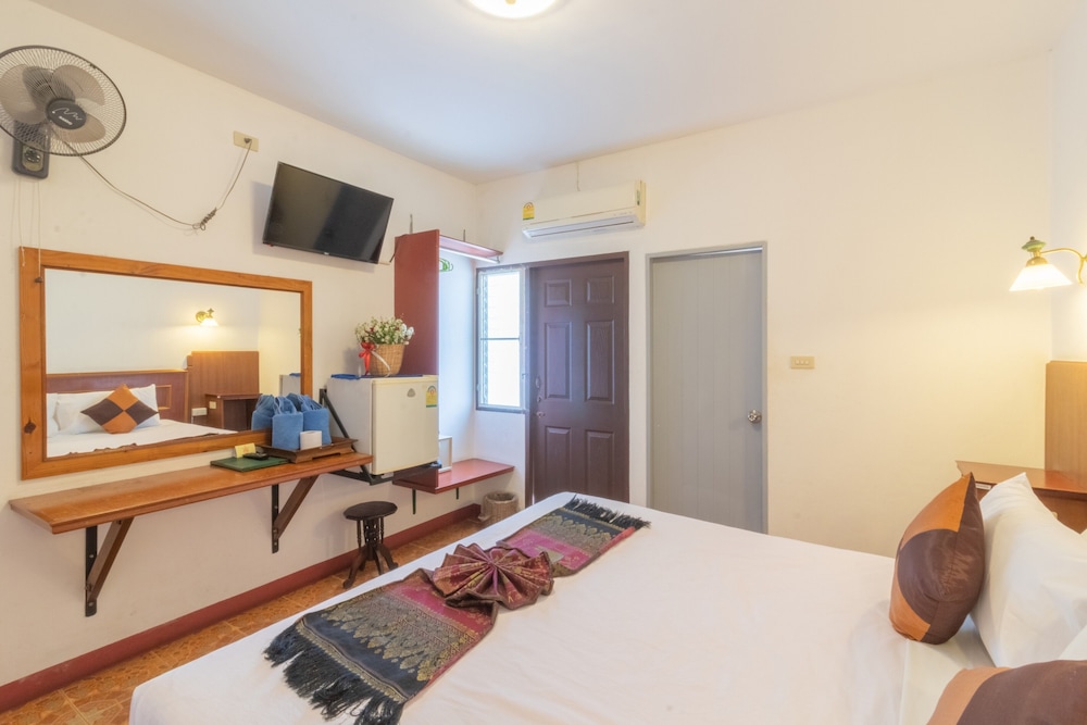 Double Room with Balcony - Photo 11