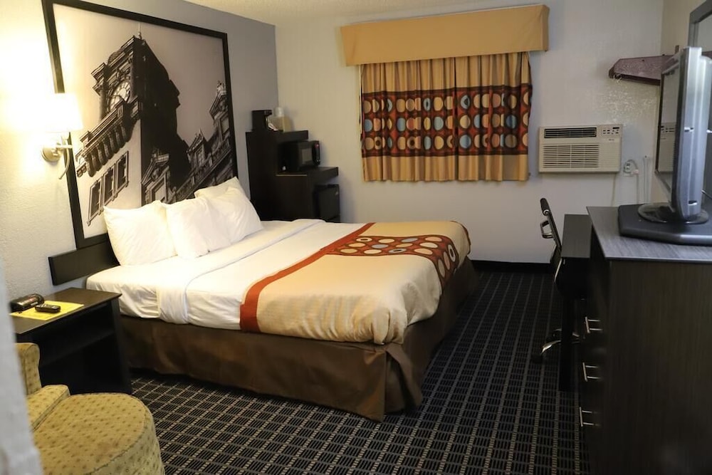 Standard Room, 1 King Bed - Photo 5