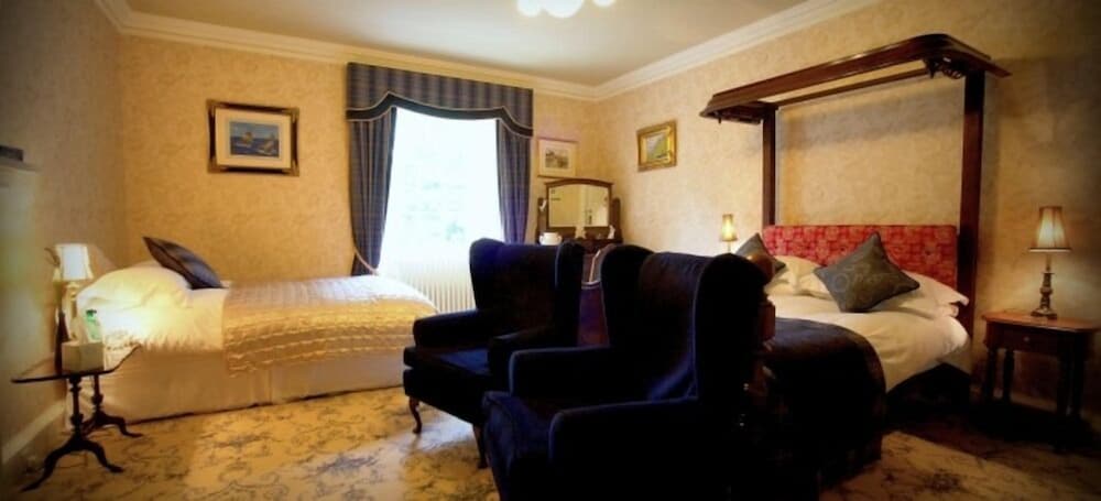 Superior Quadruple Room (Tartan Twin) photo 1
