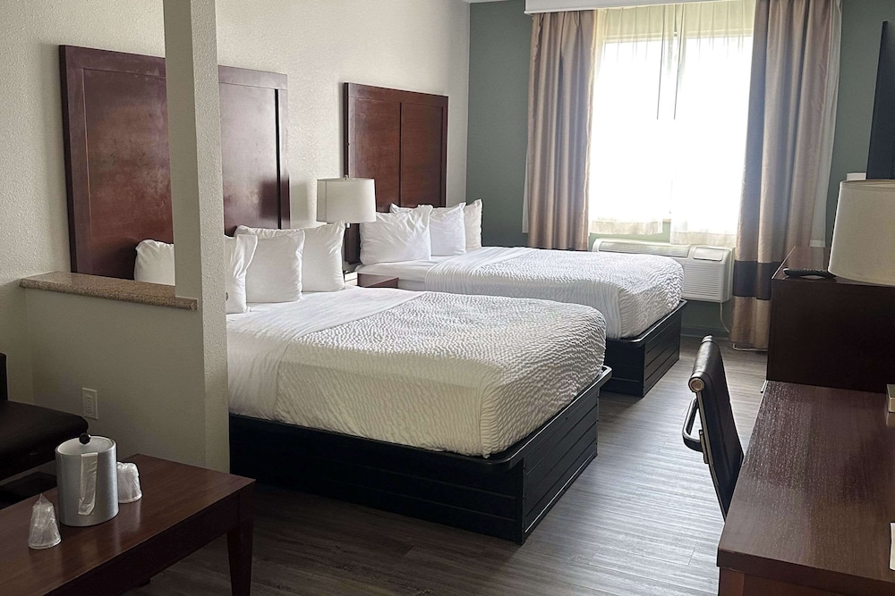 Room, 2 Queen Beds, Non Smoking - Photo 1