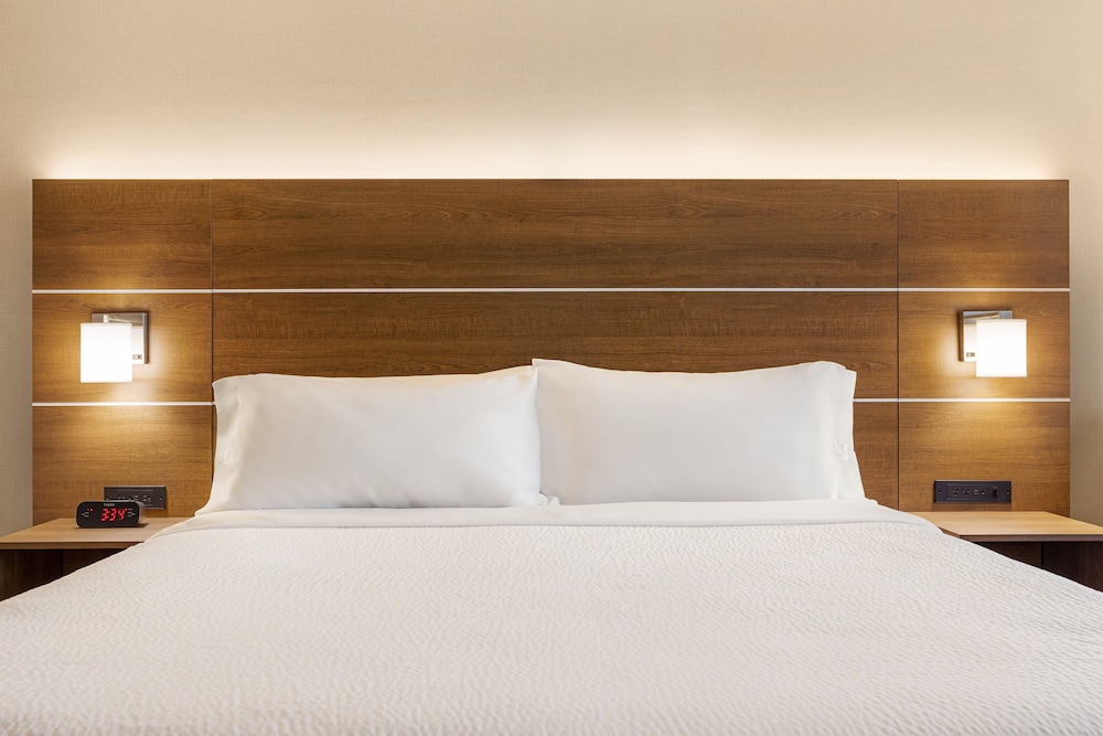 Standard Room, 1 King Bed, Extra Floor Space (Top floor) - Photo 2