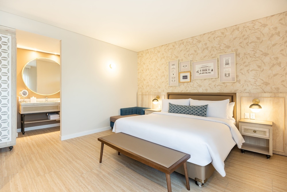 Premium Room, 1 King Bed, City View - Photo 8