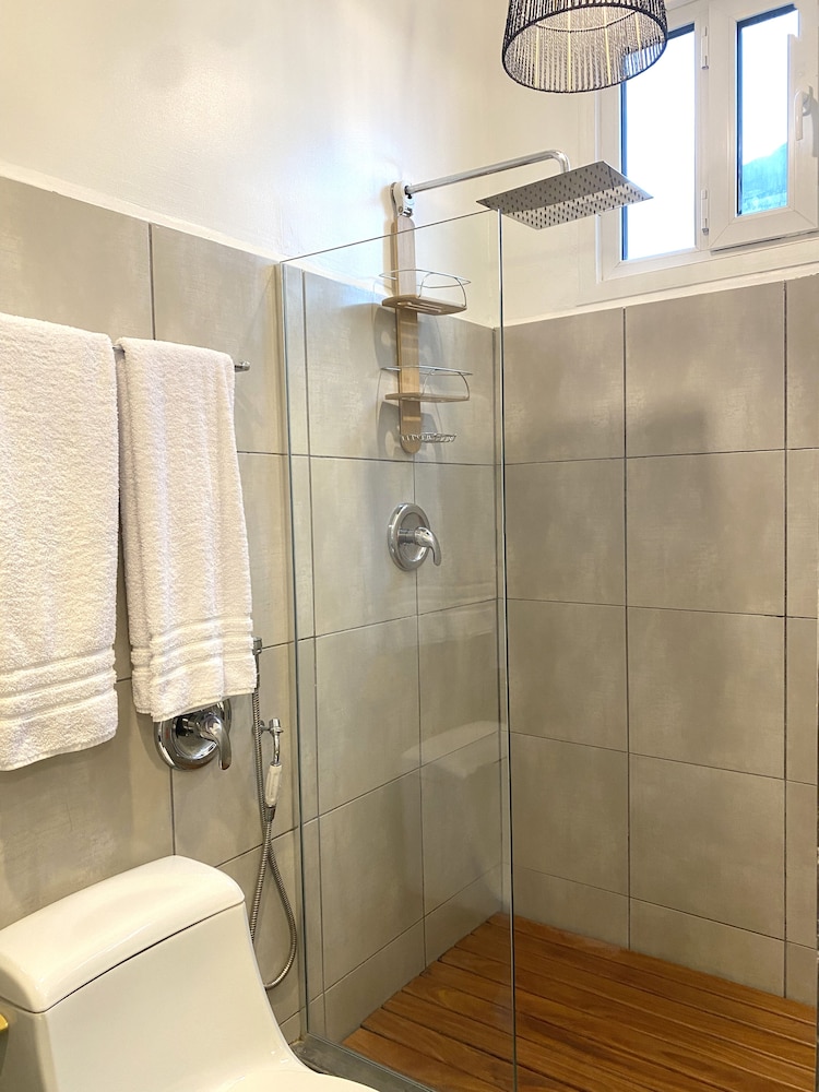 Deluxe Quadruple Room, 2 Queen Beds (External Bathroom) photo 2
