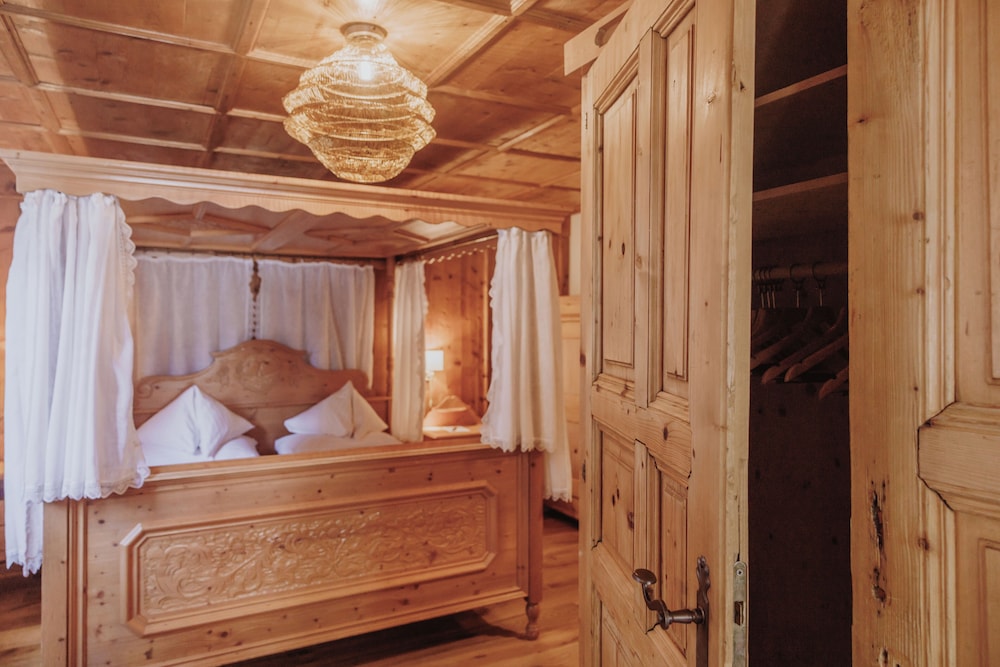 Honeymoon Suite