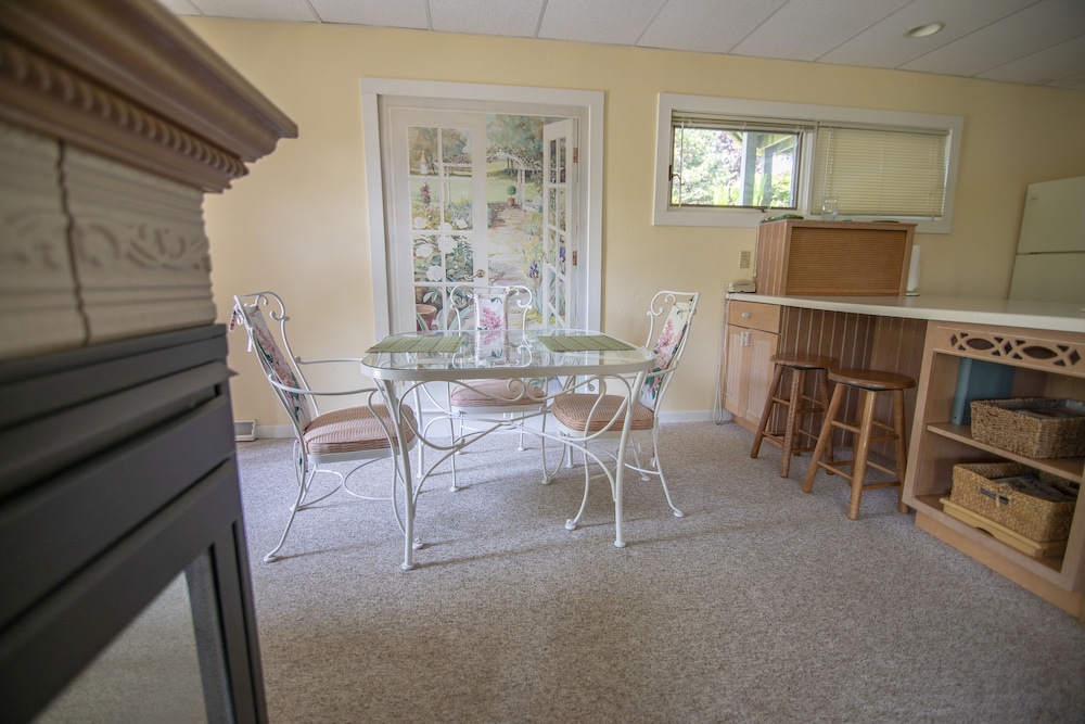 PRIVATE POND SUITE photo 3