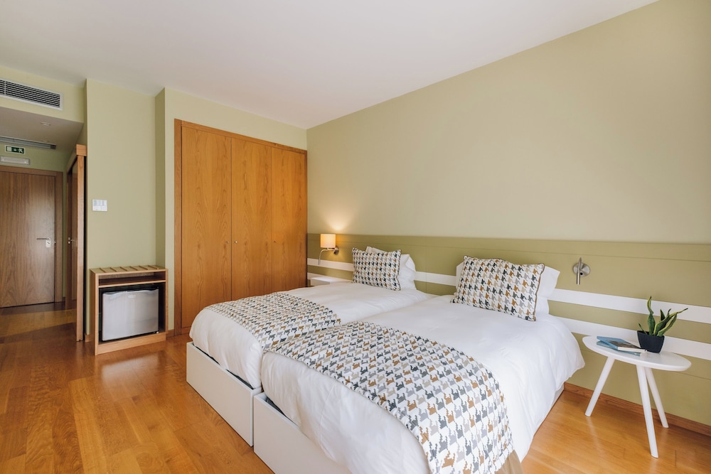 Deluxe Double or Twin Room, Balcony
