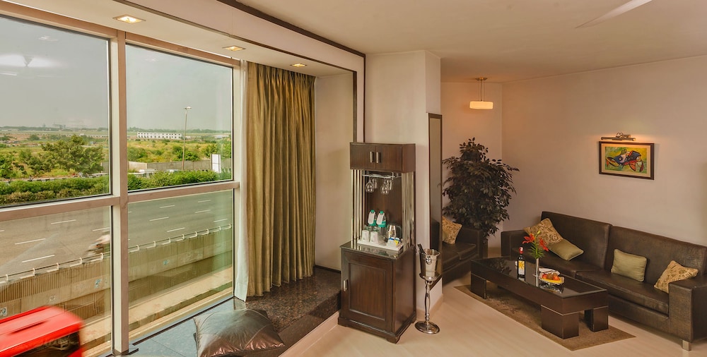 Suite - Photo 3