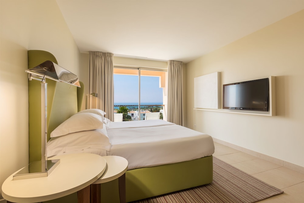 Suite, 2 Bedrooms, Sea View - Photo 2