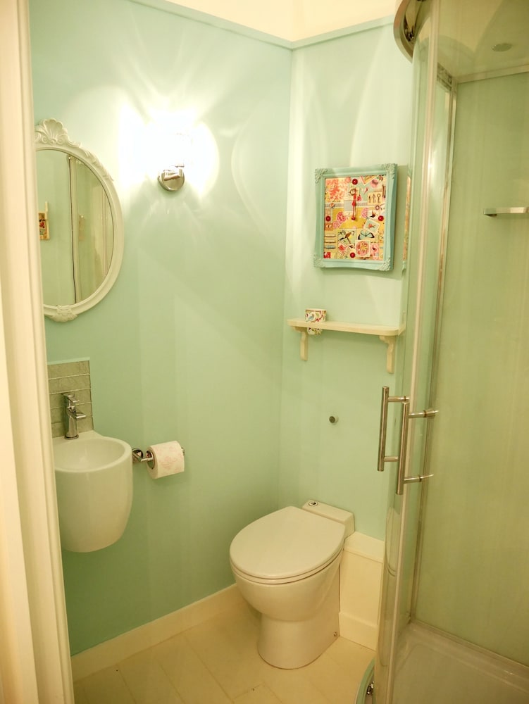 Economy Room, Shared Bathroom photo 2