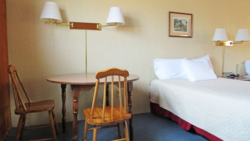Standard Room, 2 Double Beds, Non Smoking, Refrigerator & Microwave - Photo 4