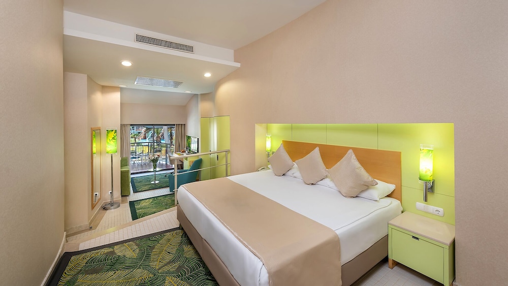 Junior Suite, Pool View