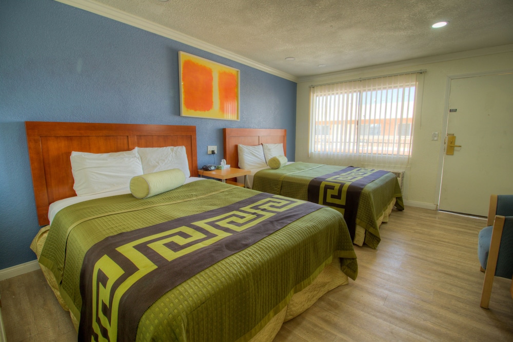 Deluxe Room, 2 Queen Beds photo 1