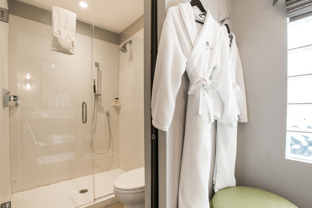 Suite, Multiple Beds - Photo 9
