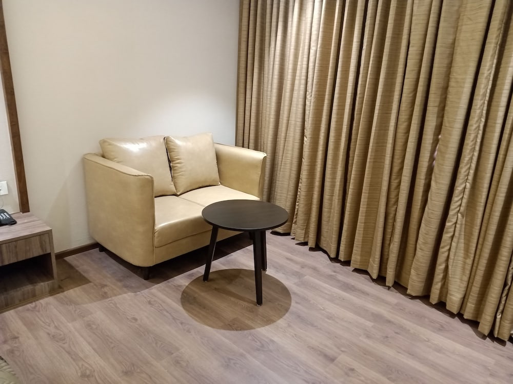 Deluxe Room - Photo 14