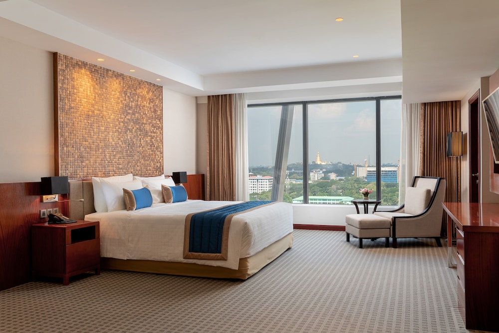 Premier Corner Suite - Photo 1