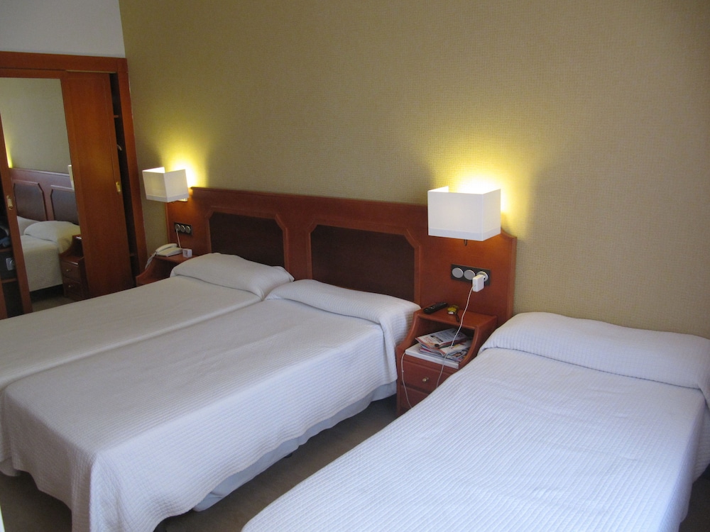 Double Room (3 pax) - Photo 4