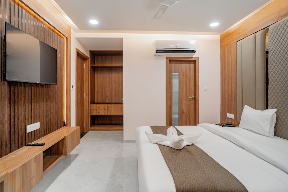 Superior Double Room, City View