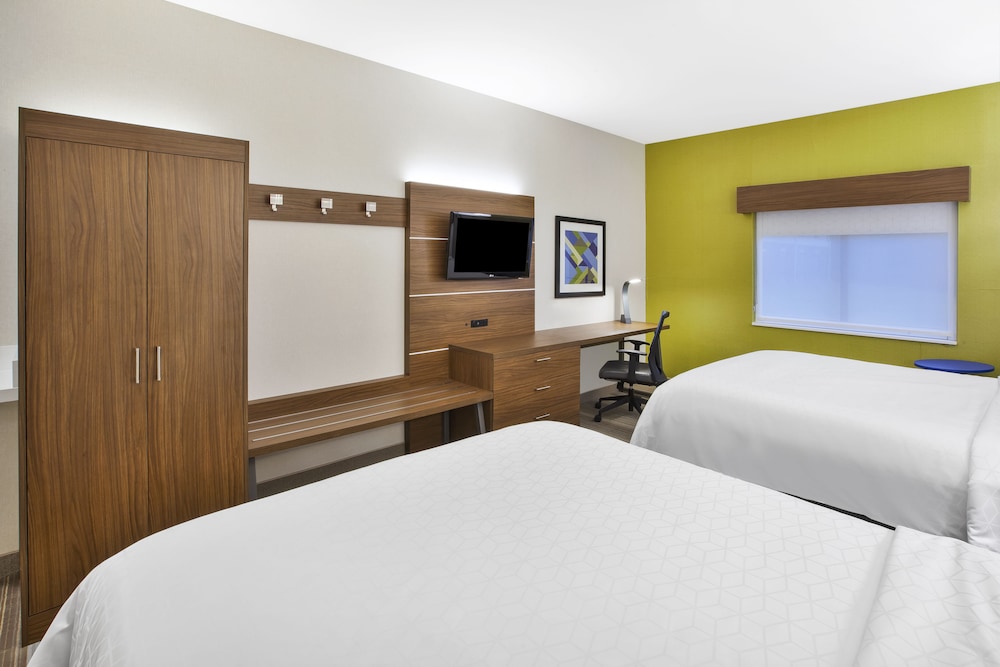Standard Room, 2 Queen Beds - Photo 1