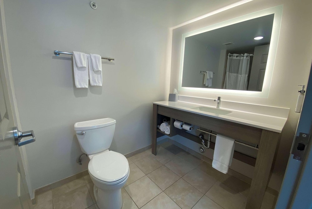 Suite, 2 Queen Beds photo 3