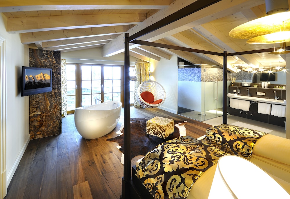 Luxury Suite, 2 Bedrooms, Mountain View