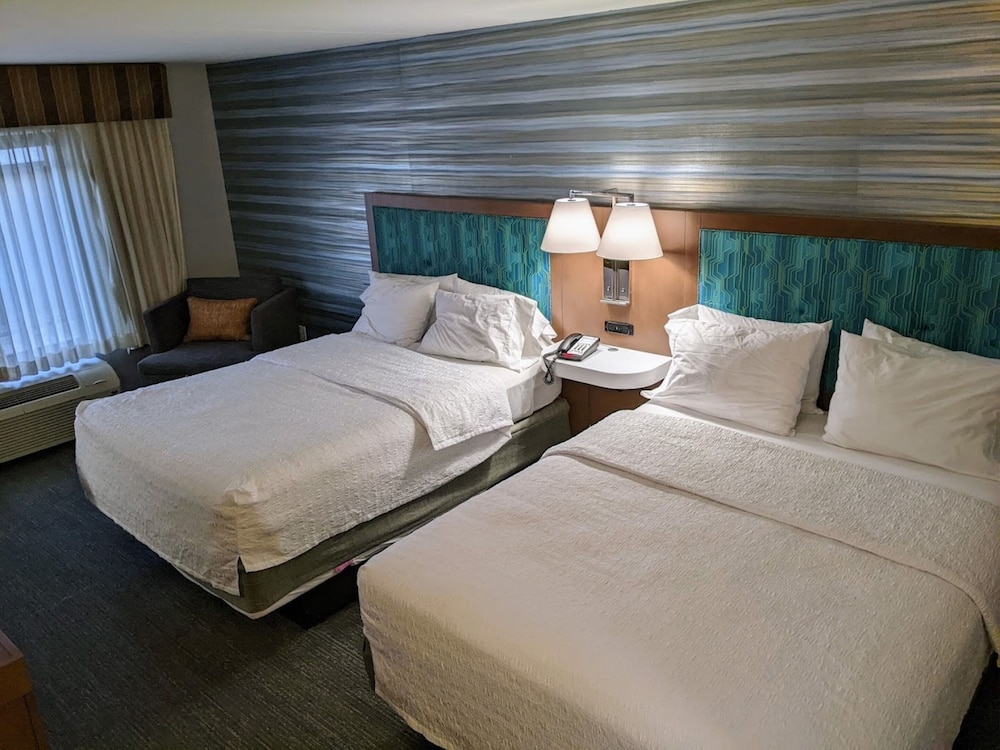 Two Queen Beds, Non-Smoking - Photo 2