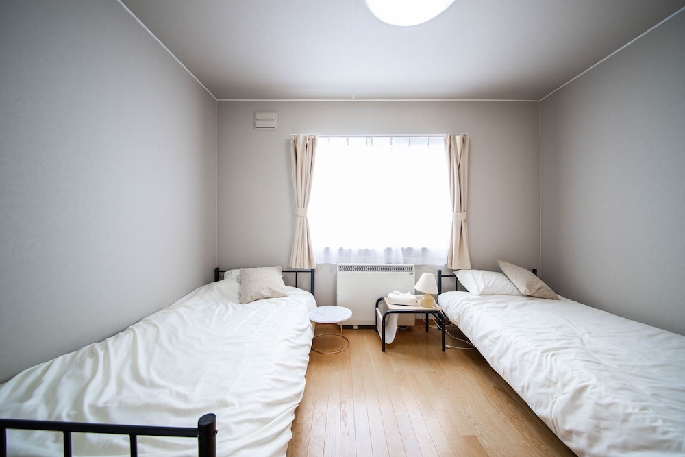 Basic Apartment photo 1