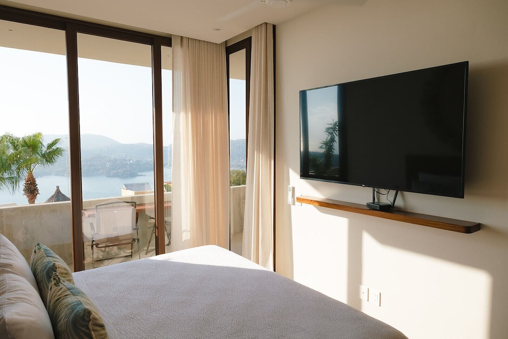 Luxury Studio, Private Pool, Ocean View photo 2