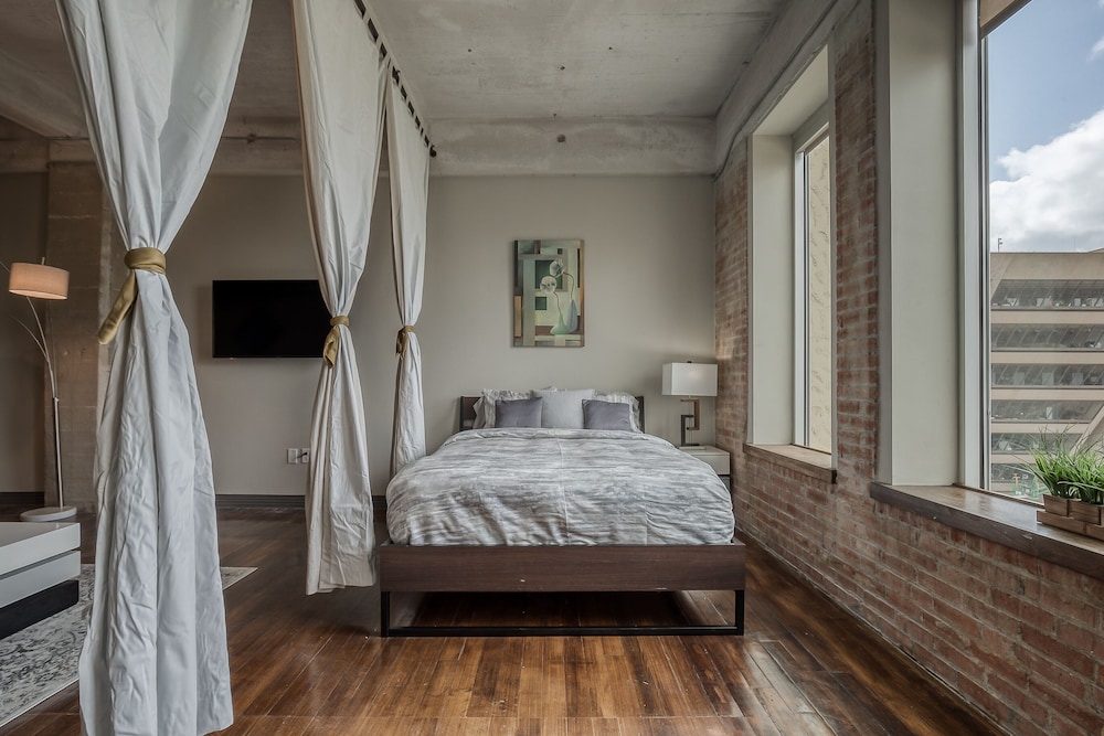 Luxury Apartment, 2 Bedrooms, City View, Executive Level photo 3