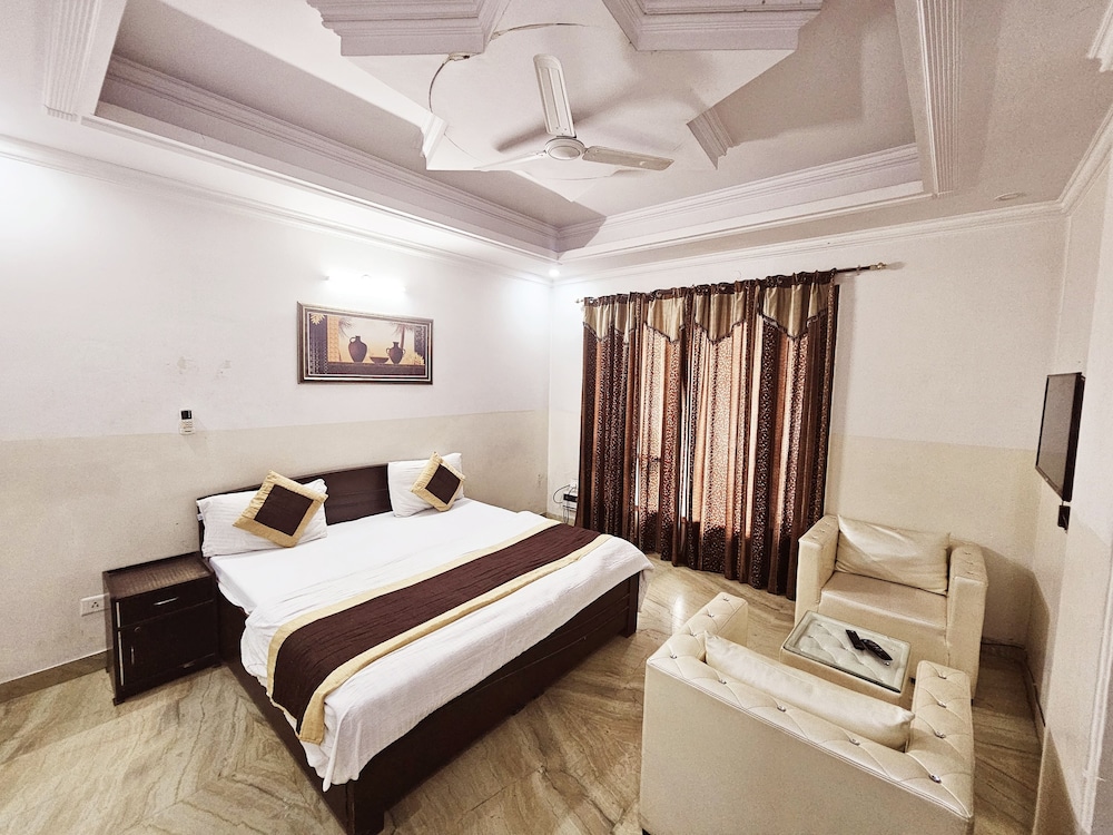 Suite Room with Balcony + Sofa