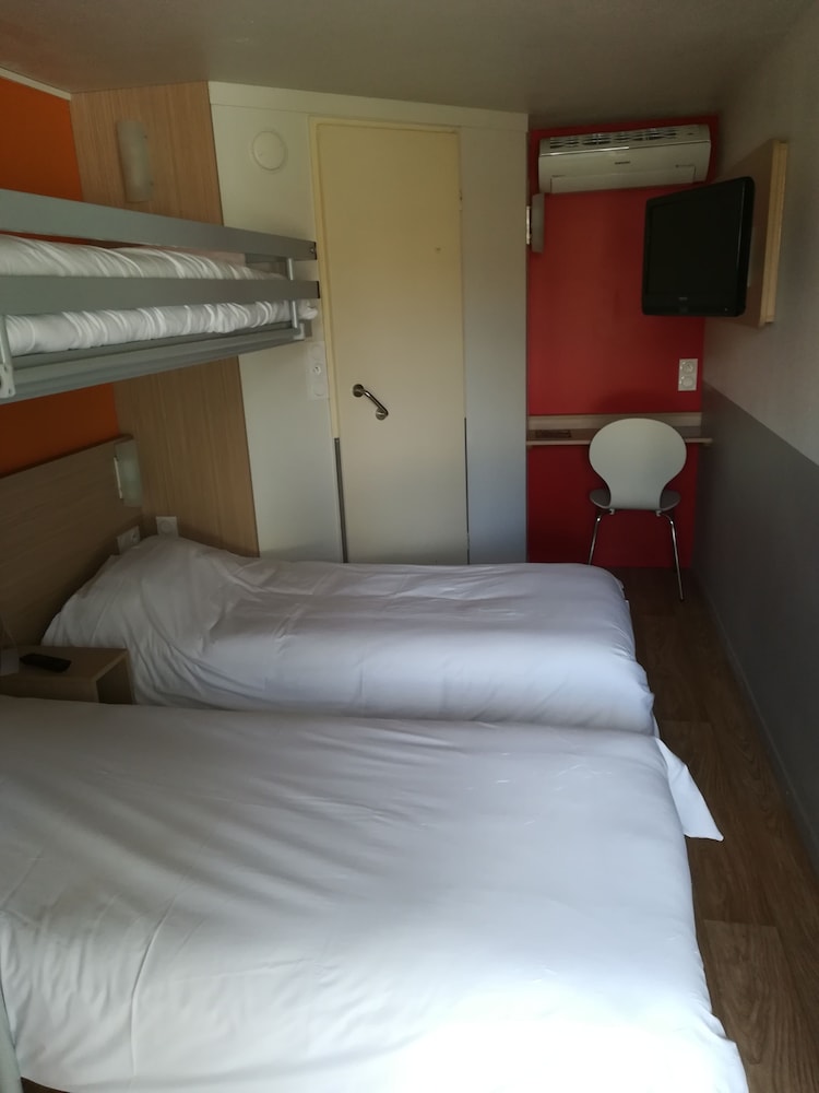 Standard Room, 3 Twin Beds - Photo 2
