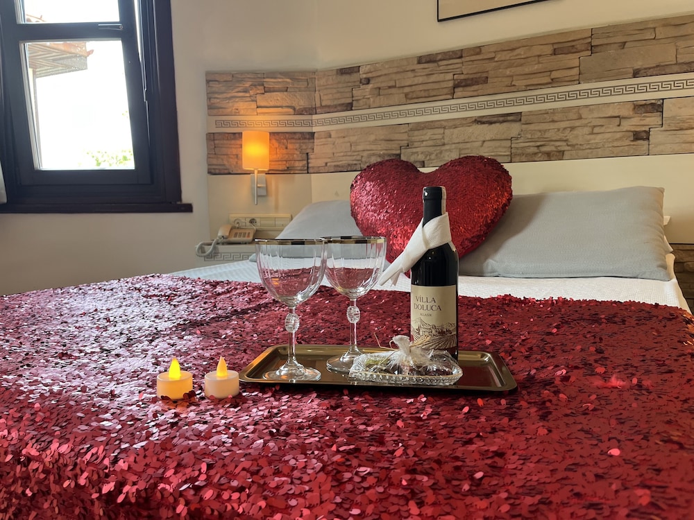 Honeymoon Room - Photo 1