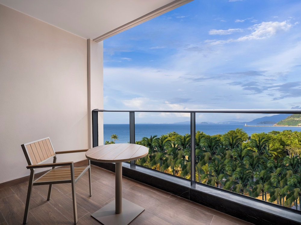 Standard Room, 1 King Bed, Balcony, Sea View (Stocked Minibar)