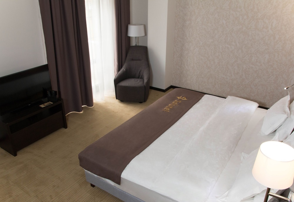 Junior Double or Twin Room photo 2