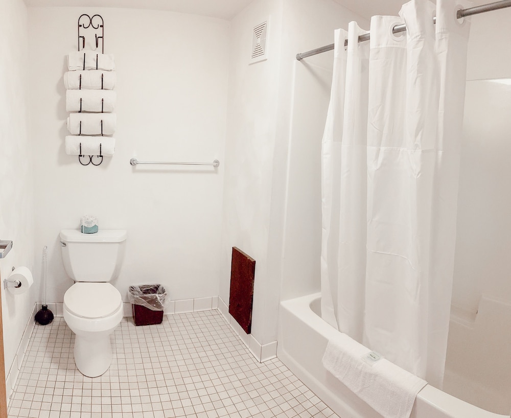 Comfort Suite, Jetted Tub photo 3