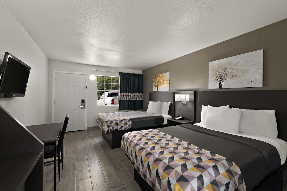 Room, 2 Double Beds - Photo 5