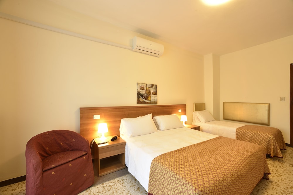 Superior Quadruple Room photo 2
