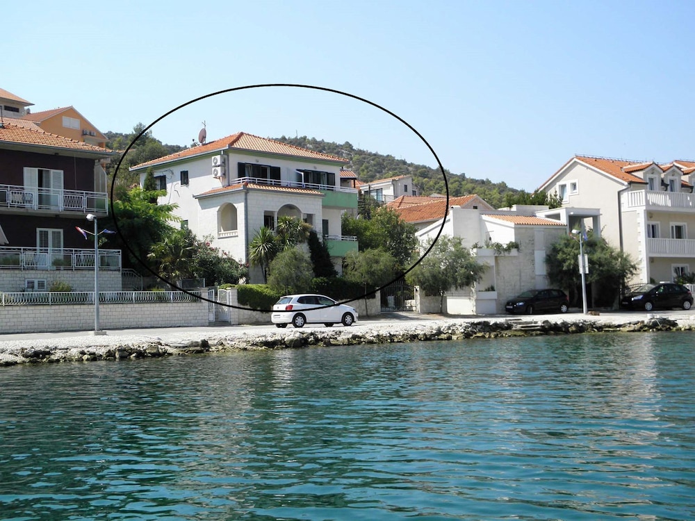 Apartment (Ivanka - 10 m from sea - A3 (4+2))