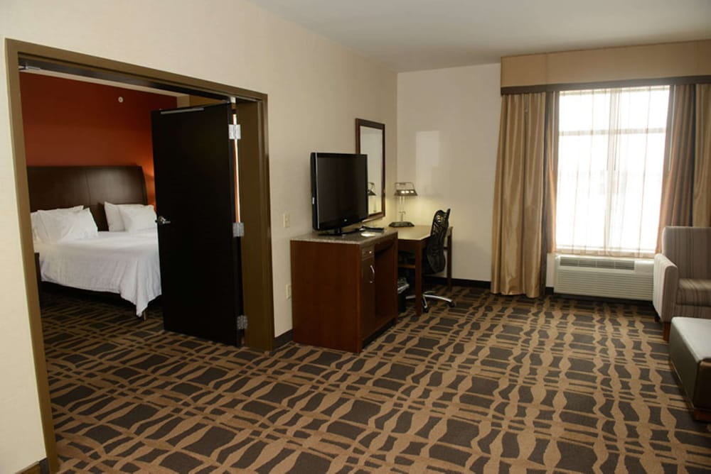 King 2 Room Larger Suite photo 2