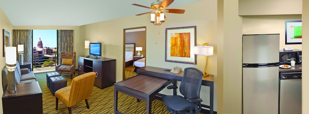 Accessible Room with Bathtub, 1 King Bed, Balcony - Photo 2