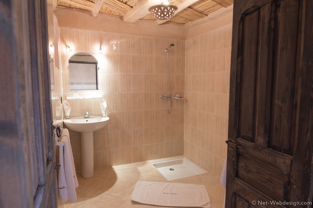 Standard Triple Room, 1 Queen Bed photo 2
