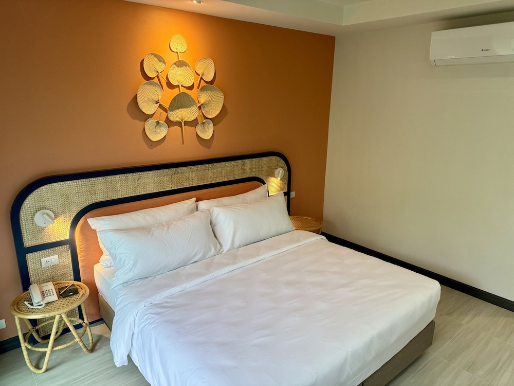 Deluxe Double Room, 1 King Bed, Garden View photo 3