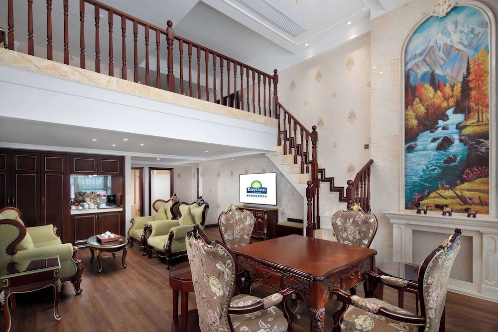 Executive Loft, 1 King Bed, Smoking (Mahjong) photo 1