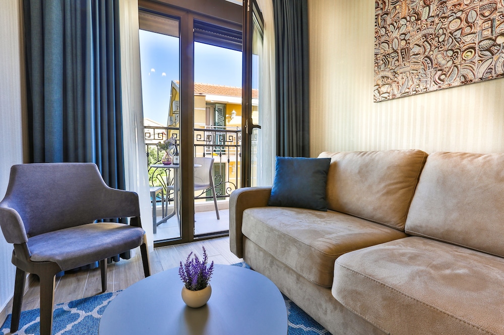 Deluxe Suite, 1 Bedroom, Garden View photo 1