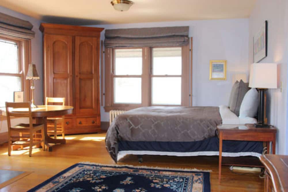Premium Double Room, 1 King Bed, Lake View (Oscar Wilde)