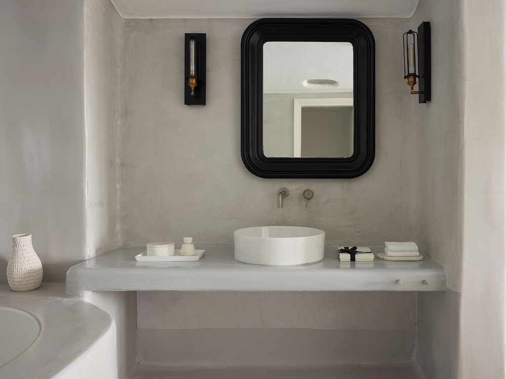 Open Plan Suite with Private Pool - Photo 15