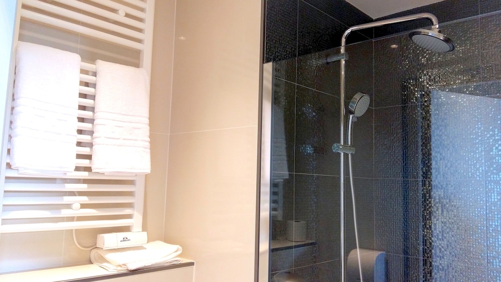 Standard Double Room, Ensuite photo 3