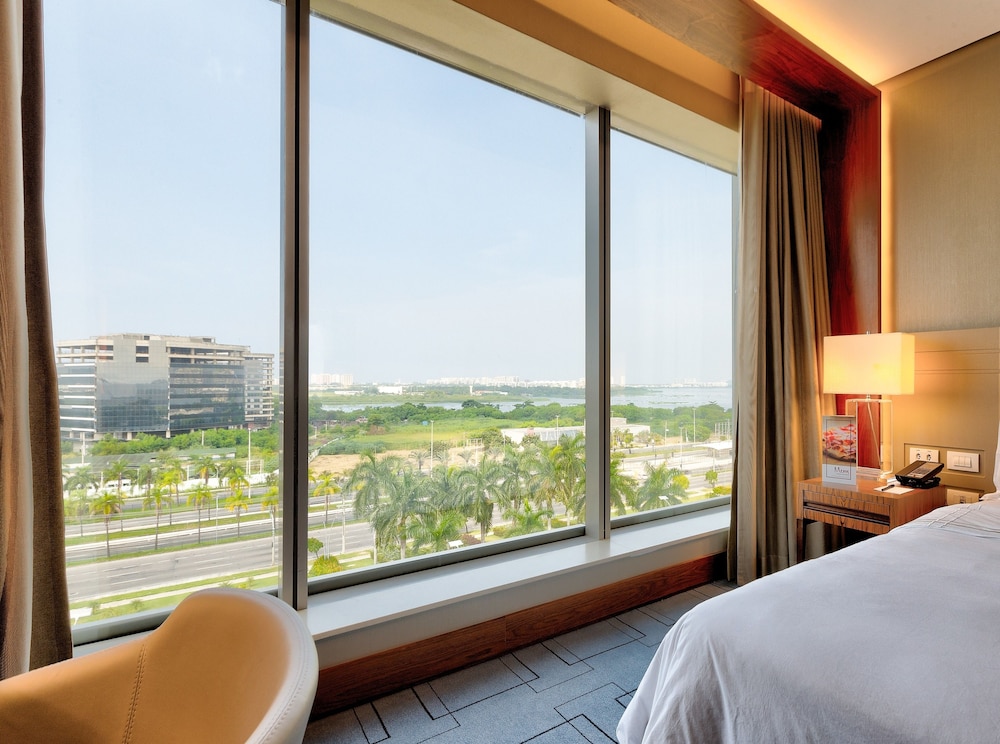 Classic Suite, 1 King Bed, Club Lounge Access, Lagoon View