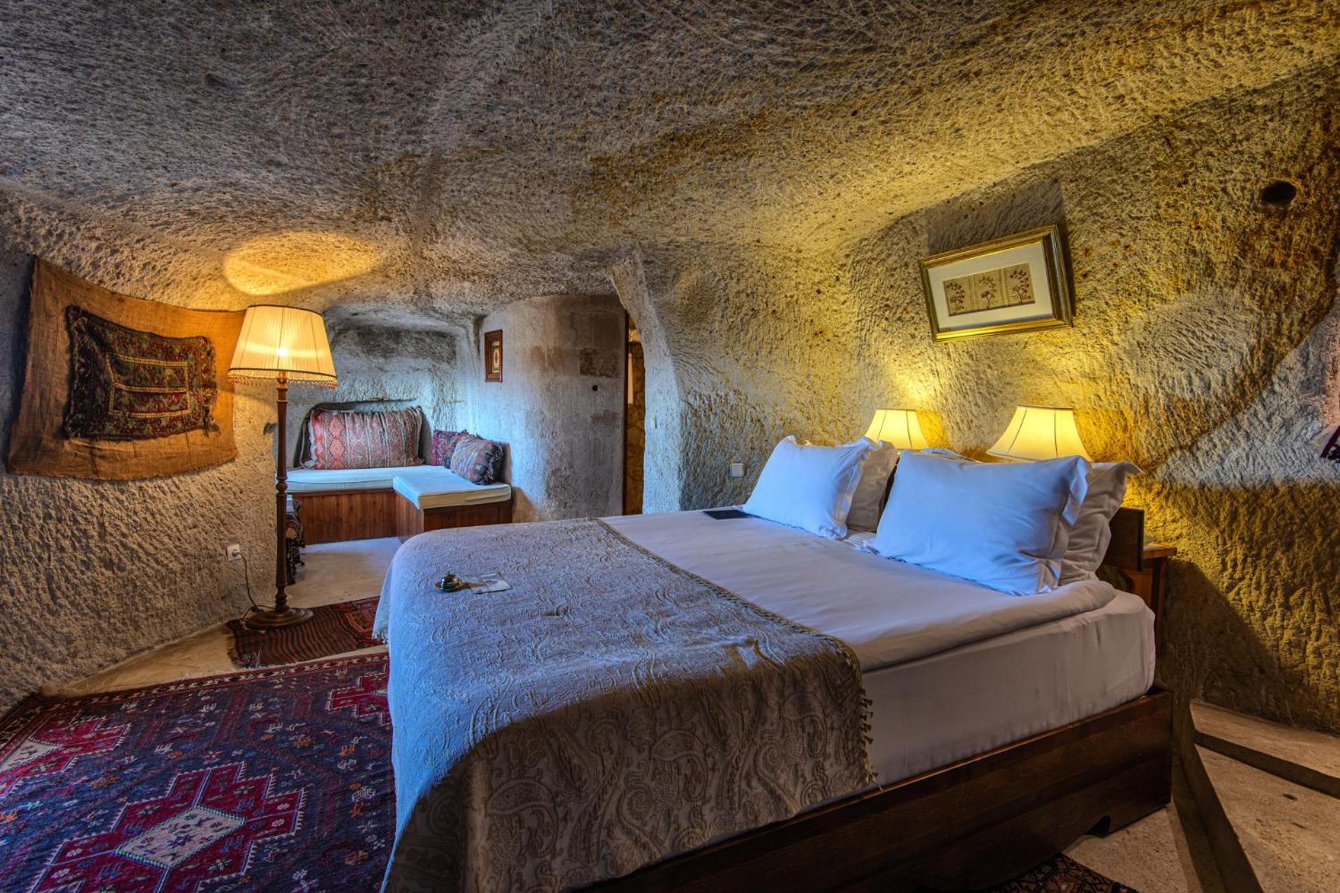 Deluxe Double or Twin Room - Photo 6