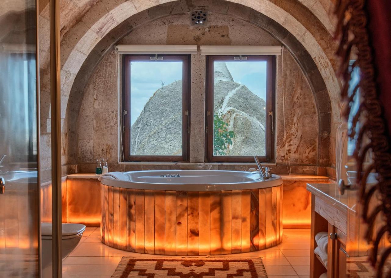 King Suite - Photo 1