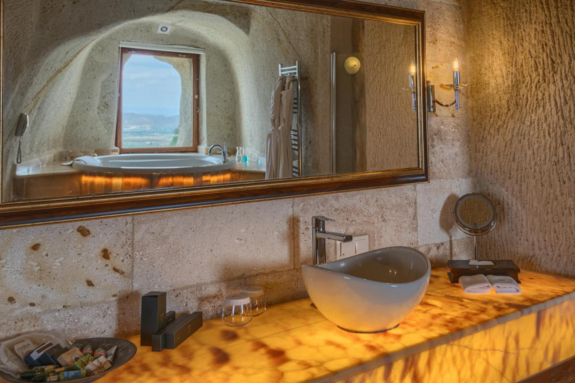 King Suite - Photo 14